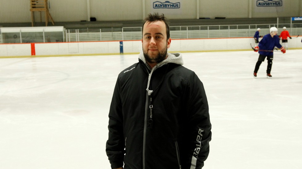 Sammy Nyberg är tränare i Älvsbyns hockeylag. 