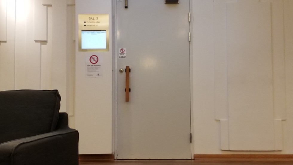 Nu är rättegången gällande människoexploatering inledd vid tingsrätten i Norrköping.