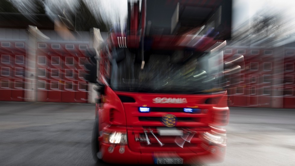 Räddningstjänsten har larmats till en bilbrand utanför centrala Nyköping.