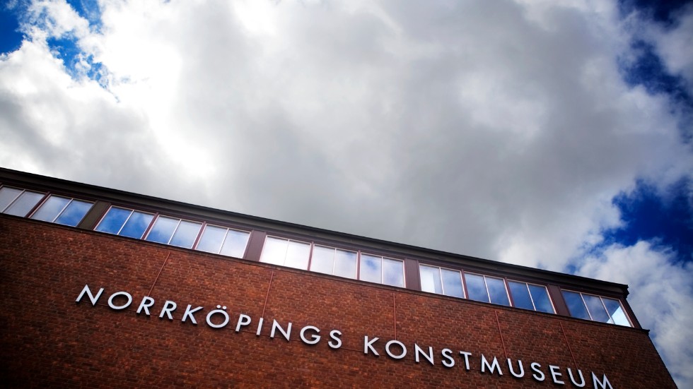 Norrköpings konstumuseums försvunna Carl Larsson-målning är till salu via ett danskt auktionshus. Men Norrköpingsborna ser inte ut att få återse den.