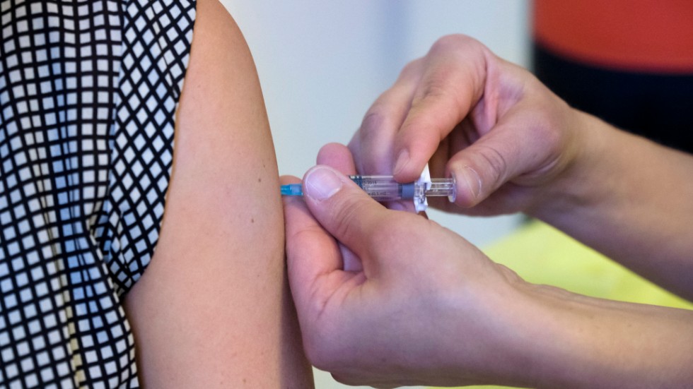 Två veckor försenat, den 19 november, startar årets vaccineringar mot säsongsinfluensa över hela riket. 