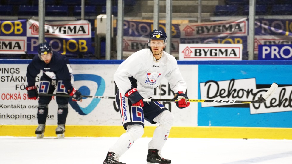 Hampus Larsson var en ledande spelare och kapten i Timrå förra säsongen. Nu har han börjat hitta sin nya plats i Linköping HC.