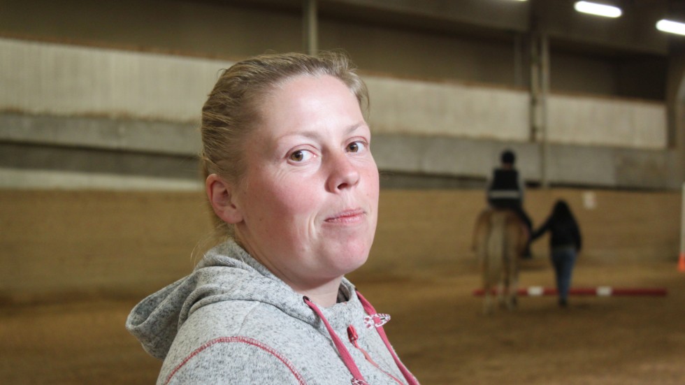 Verksamhetschef Jenny Lind är glad över att kunna erbjuda ridning för funktionshindrade. "Kontakten med hästar är väldigt positiv".