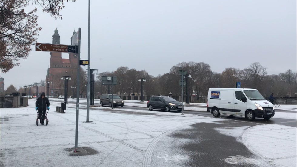 Under torsdagsförmiddagen föll årets första snö över Eskilstuna. Till helgen kan det bli ännu mer snö om det vill sig väl – eller illa beroende på var man står i frågan.