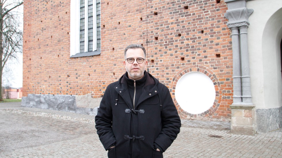 Domprosten Christofer Lundgren berättar att det finns många outnyttjade rum i Strängnäs medeltidskyrka som mycket väl kan användas i framtiden, apropå den arkitekttävling som nu börjar bränna till.