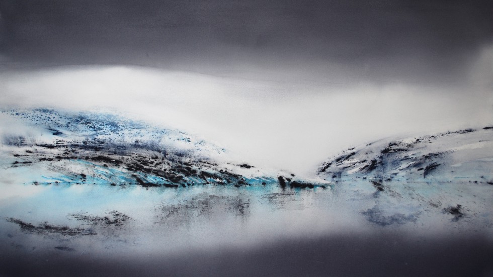 Glaciärsjö är ett verk av Ann Larsson-Dahlin som ställer ut i Stallarholmen.