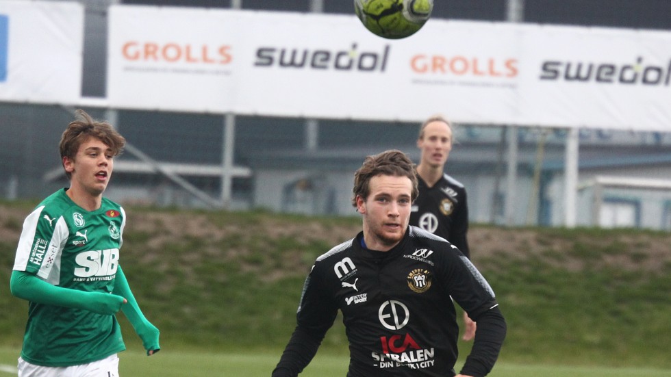 Emanuel Arvidsson har svarat för en stark säsong i Smedby. Nu testar anfallaren med Sylvia. 