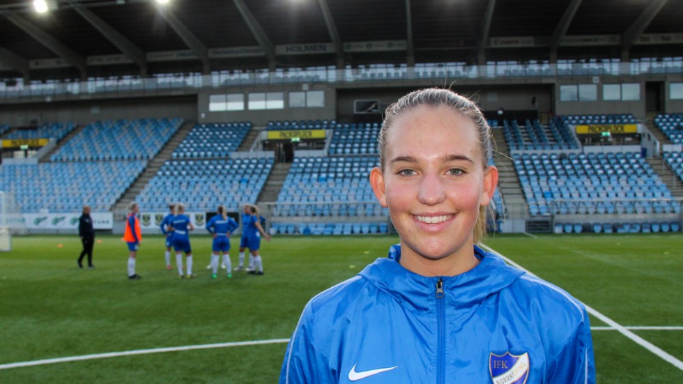 Backen Clara Flenhagen har tagit kliv under säsongen med ett IFK som klarat sig bra som lag trots spelaromsättning. I helgen väntar seriefinal mot Jitex.
