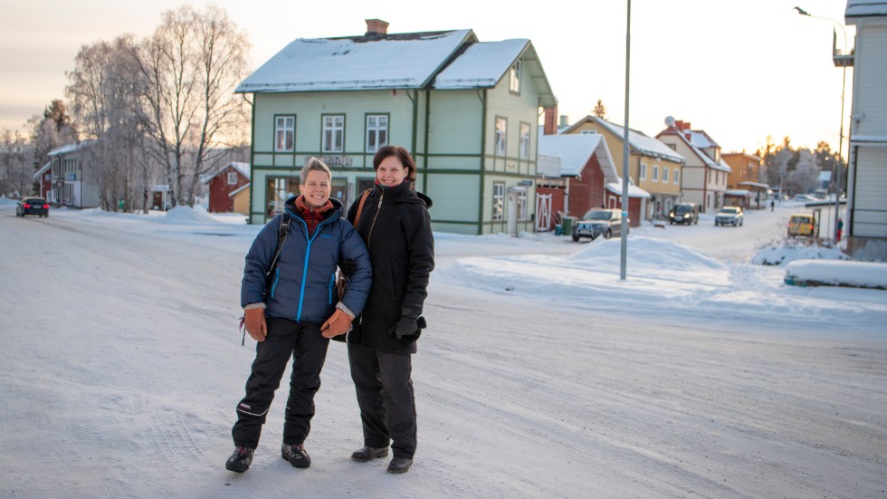 Caisa Isaksson och Petra Holmbom är två av de som driver julmarknaden i Jokkmokk, och de har märkt att det inte är helt enkelt att hitta försäljare. Så för att sticka ut har de samtidigt en kulturfestival.