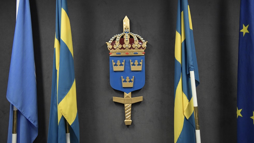 En man anställd vid Försvaret i Uppsala varnas av Försvarsmaktens personalansvarsnämnd efter att ha skickat kränkande sms till en anställd.