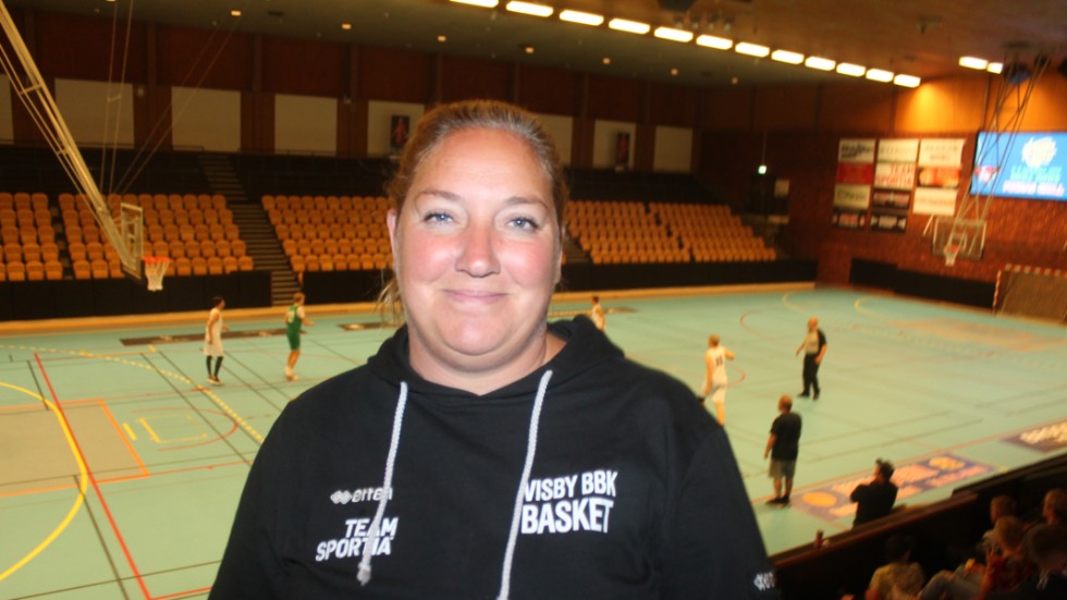 Svenska mästarinnan Christina Widén besökte Motala med tre Visbylag i bagaget. Basket är en cool och spännande sport, skriver Jens Bollius.