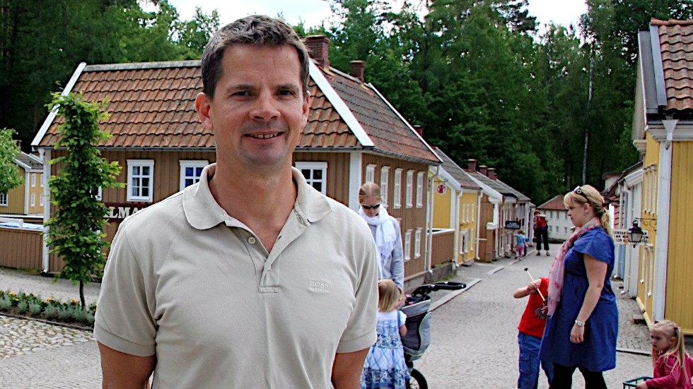 Nils Nyman på besök i Astrid Lindgrens Värld. Han säger att satsningar på höjd kvalitet och nya miljöer kommer att fortsätta i Vimmerby.