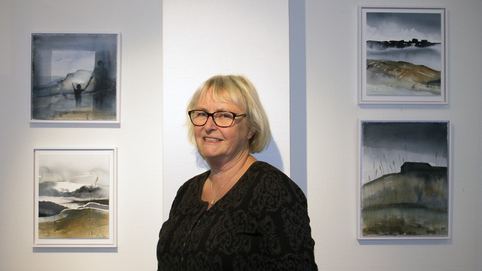 Gunilla Pettersson ställer ut akvareller och collage på Åbrogården. 