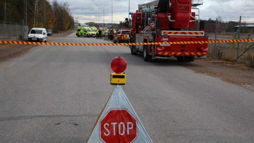 En person fördes till sjukhus efter olyckan.