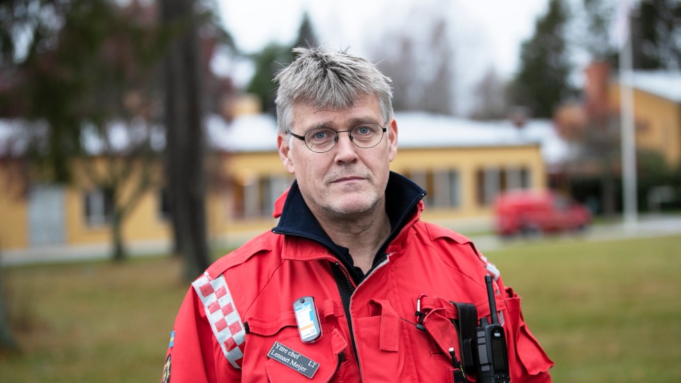 Lennart Meijer, yttre insatschef på Södertörns brandförsvarsförbund, berättade att släckningsarbetet beräknades pågå till natten mot lördagen. 