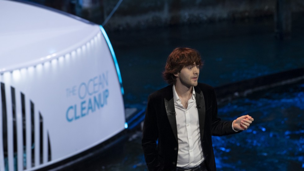 Boyan Slath har med sitt projekt The Ocean Cleanup lanserat en lovande lösning på miljöproblemet med plastavfall i haven. 