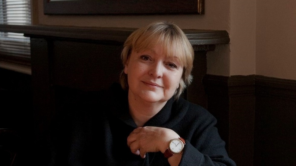 Dubravka Ugrešić (född i Kroatien 1949) är litteraturhistoriker, essäist och skönlitterär författare. Av politiska skäl lämnade hon hemlandet 1993. Hon är numera bosatt i Amsterdam. 