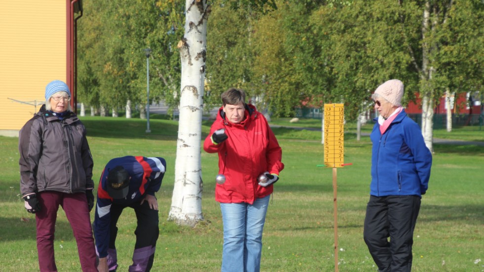 Yvonne Andersson redo för kast.