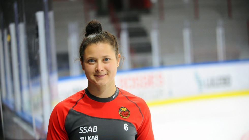 Stjärnspelaren Jenni Hiirikoski har förlängt sitt kontrakt med Luleå Hockey/MSSK ytterligare två säsonger. 