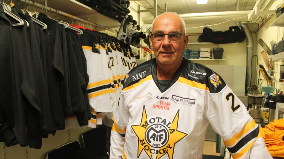 I 30 år har Per Davidsson varit en ledare på olika sätt i Motala AIF:s ishockeyklubb. I 15 år har han varit lagledare i A-laget. "Man håller sig ung i sinnet när man får vara i ett idrottslag", säger 66-åringen.