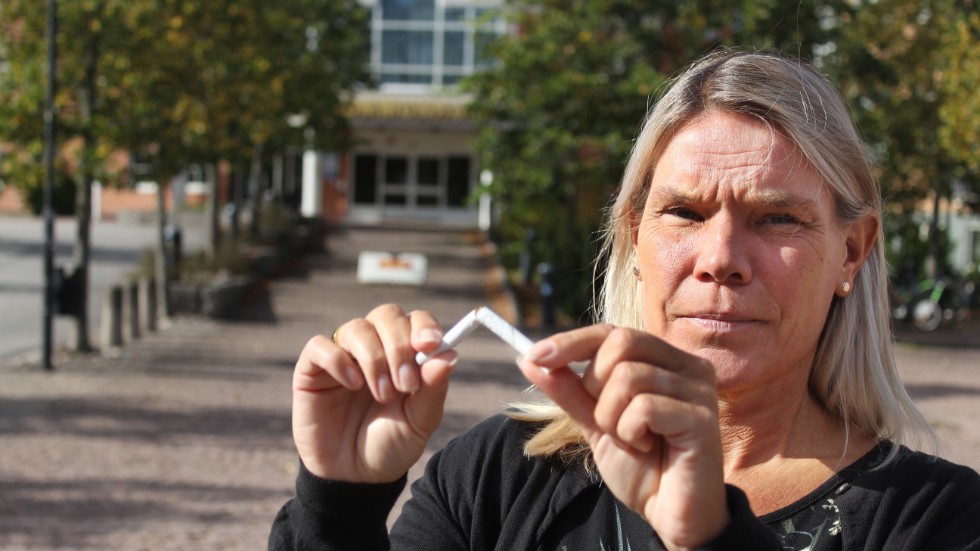 SD vill se ett rökförbud på arbetstid för kommunanställda. Något som folkhälsosamordnare Lena Borgstrand ställer sig bakom. "Jag har länge känt att frågan behöver lyftas och att vi ligger efter i vår kommun på det planet.", säger hon.