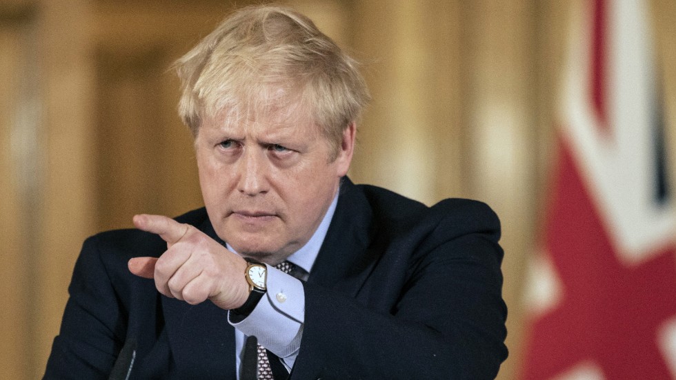 Boris Johnson hann knappt bli av med Brexit förrän Corona tog över scenen.  Nu får han - likt världens övriga ledare - pröva sig fram för att hitta lämpliga åtgärder för att Get Corona done. 