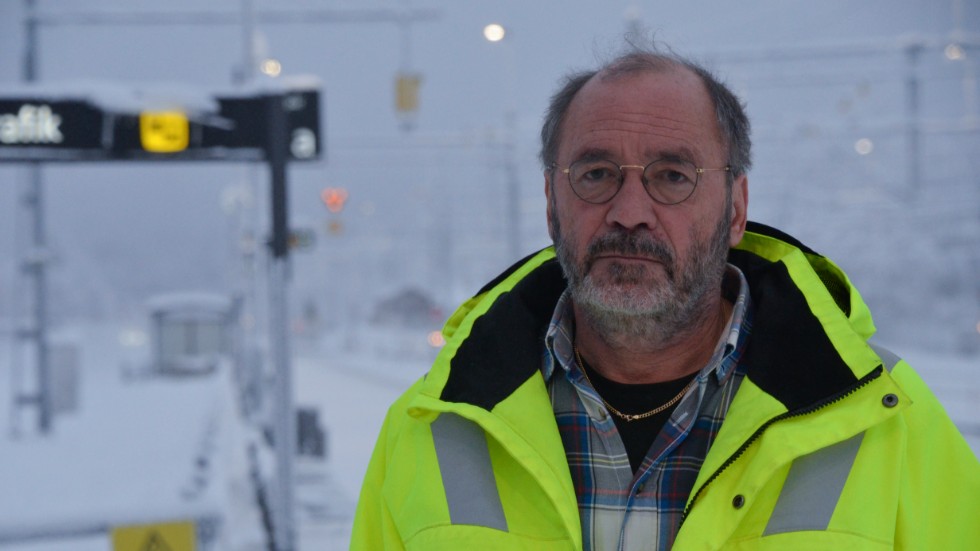 Ulf Normark, ombudsman Byggnads, riktar skarp kritik mot tågtrafiken i Norrbotten. Han ifrågasätter vad lokala politiker och riksdagsledamöter gör åt saken.