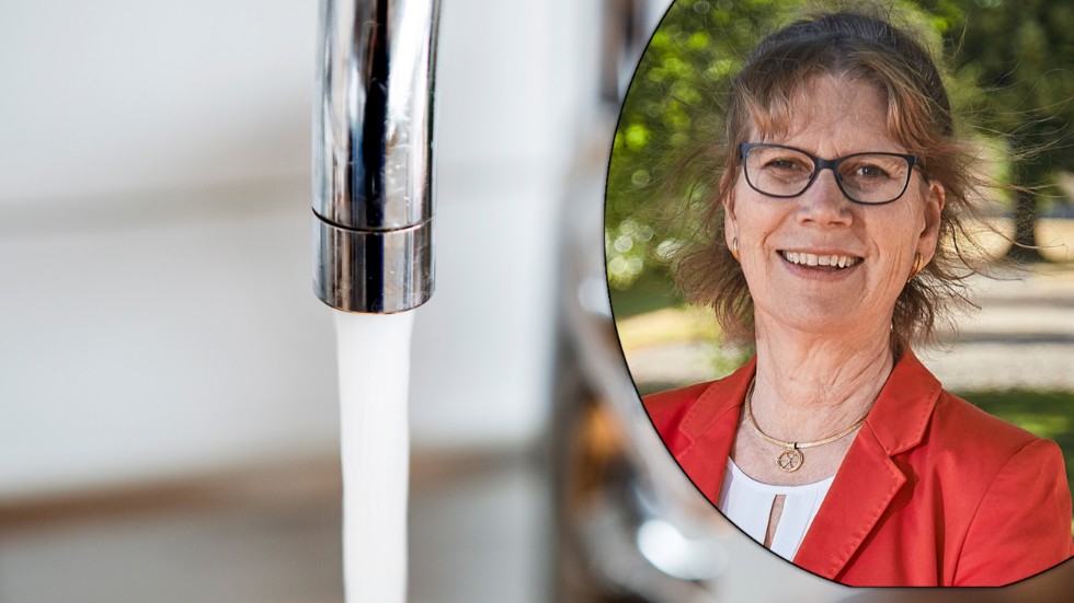 Kranvattnet i Flen äre dyrast i länet. Samhällsbyggnadsnämndens ordförande Greta Suvén tycker att det är värt pengarna.