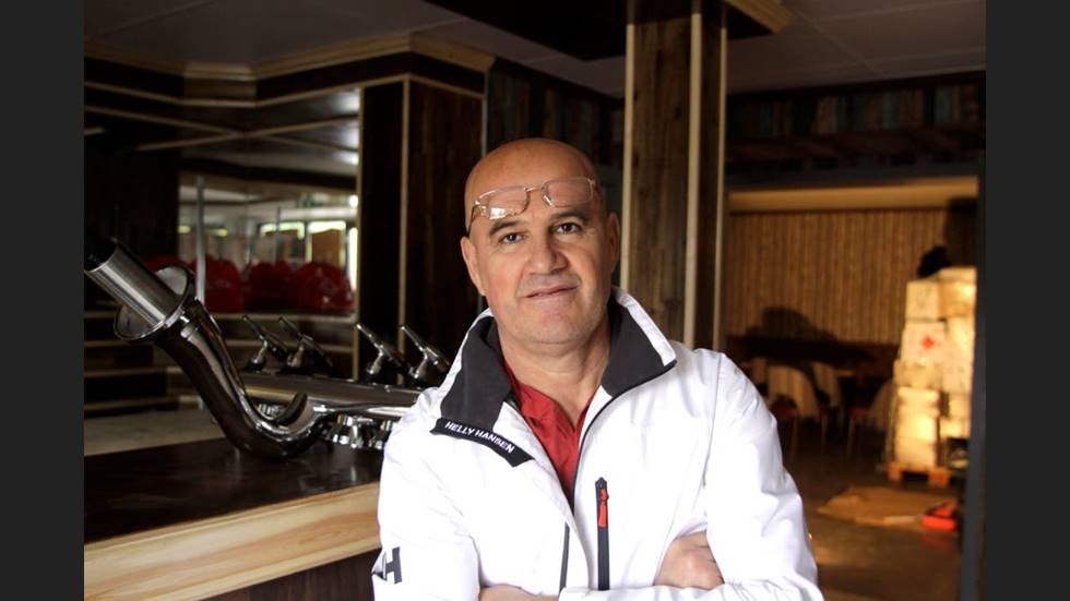 Morris Amsso har lagt ut sin restaurang Pappa Ninmari till salu.