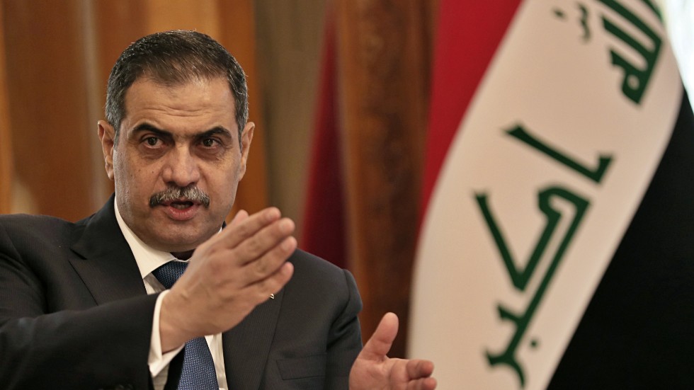 Den irakiske försvarsministern Najah al-Shammari utreds för flera brott.