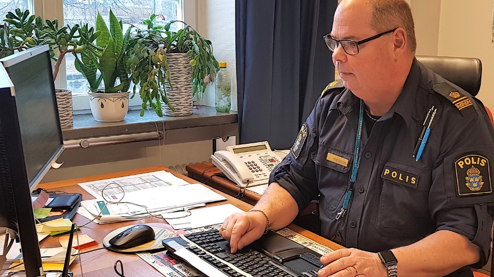Kommunpolis Håkan Karlsson konstaterar att polisen jobbar mycket med de medborgarlöften som givits i avtalet med kommunen. Han räknar med mera sånt nu när två områdespoliser anställts.