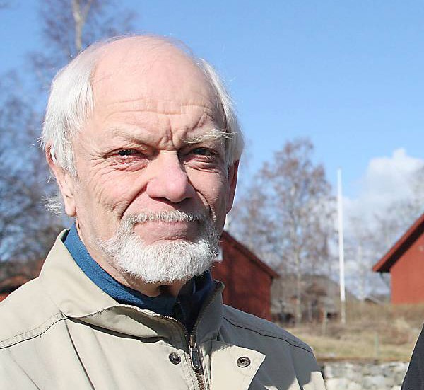 Arkeologen David Damell berättar om resultatet av hans och journalisten Olle Lorins gemensamma forskningsprojekt; de 40-talet fornborgar som hittats runt Eskilstuna och Strängnäs.