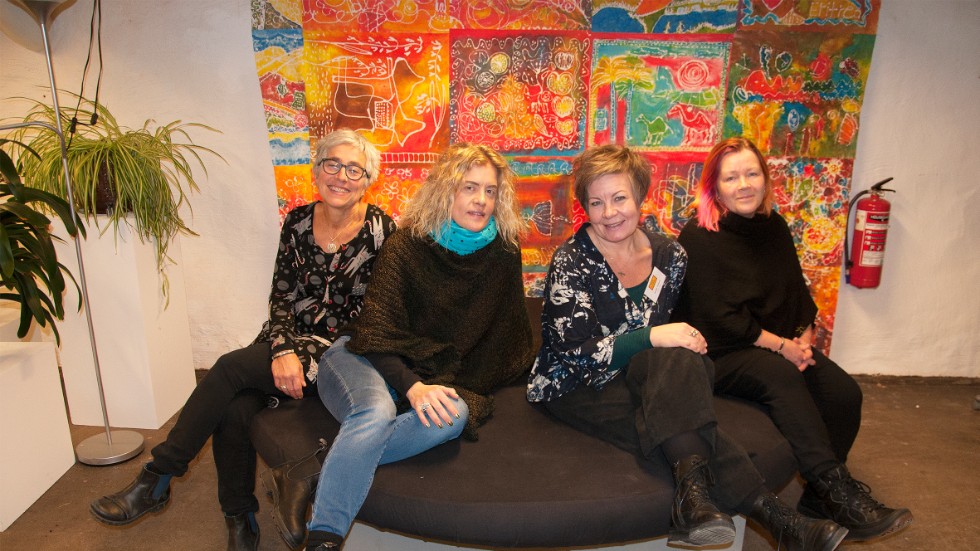Kvinnorna som zoomar in konsten. fr v Ingela Weimar, Havremagasinet,  konstpedagogerna Mia Mohlin och Anette Carlsson och konstnären Lena Ylipää.