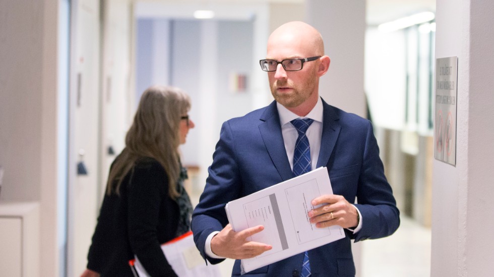 Kammaråklagare Niklas Jeppsson har åtalat två män från Luleå för grova skattebrott.