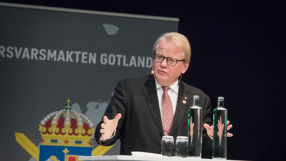 Försvarsminister Peter Hultqvist vill se att försvaret på Gotland utökas under de kommande åren. 
