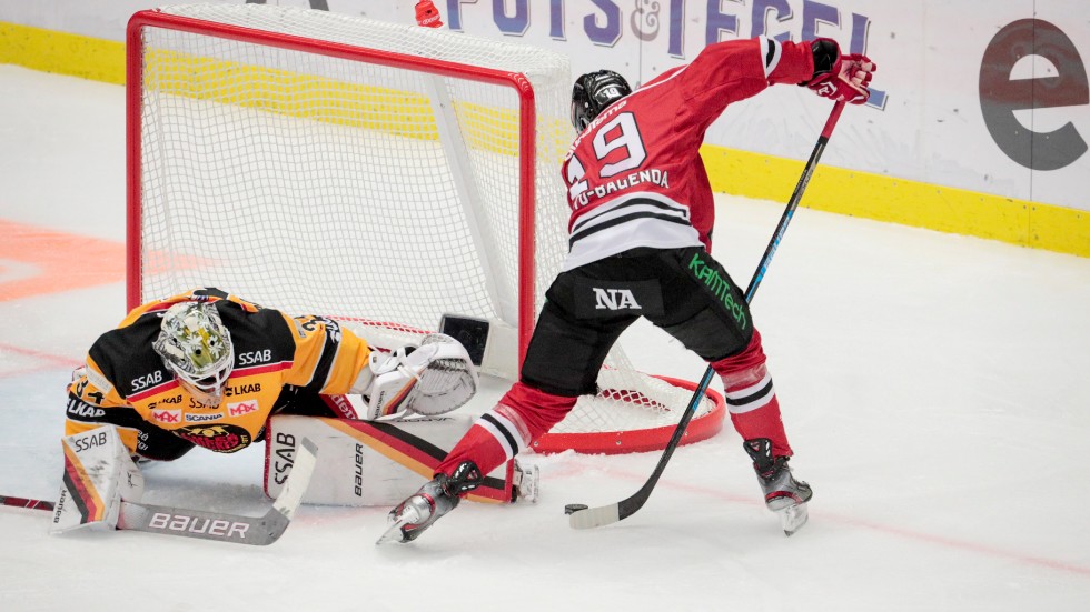 Joel Lassinantti vaktar Luleå Hockeys mål ikväll. 