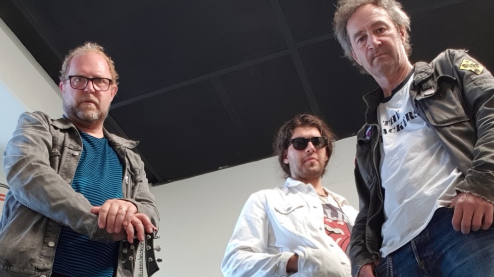 Råttanson spelar garagerock live på Mozzarella i Flen på lördag den 19 oktober. Då medverkar även Alex Petrini Månsson på bas och Anders Björnlund på trummor.