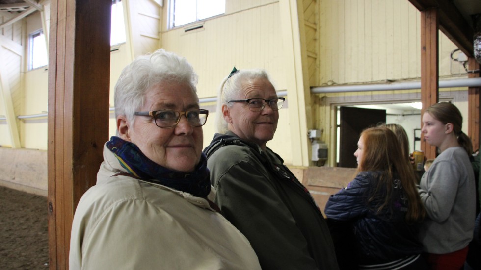 Systrarna Caroline Crafoord och Lucie Crafoord Albrecht spenderade mycket av sin på på NFK på 60-talet. "Vi älskade ju hästarna", säger Lucie.