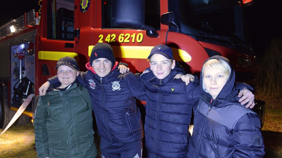 Leo Andersson, 15, Hannes Ahlström, 14, Lucas Carlsson, 14, och Jonathan Flygh, 13, upptäckte branden och kunde larma räddningstjänsten.