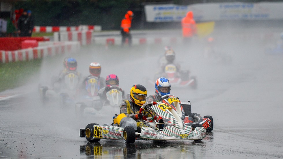 Regnet öste ner under finalracet i Italien. Men Norton Andreasson bemästrade det underlaget också.