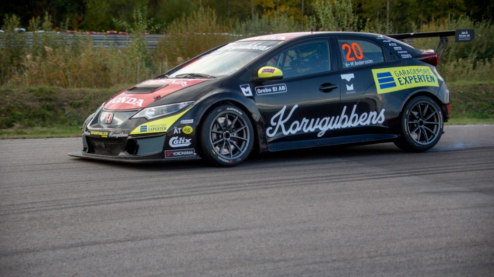 Mattias Andersson kvalade in på tredje plats i sista TCR-tävlingen på Mantorp park.