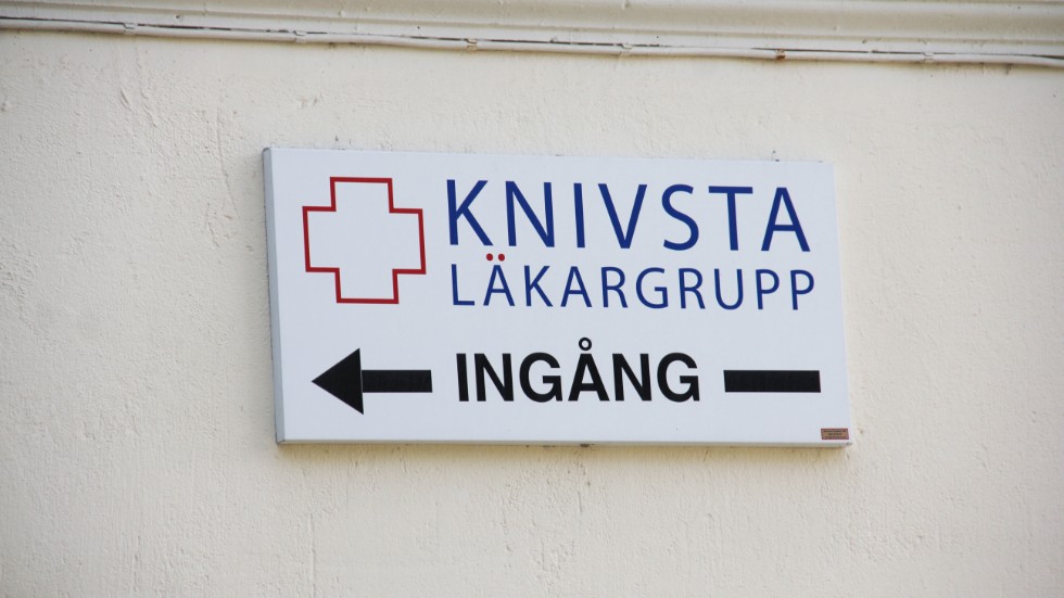 Fastighetsägaren vill att Knivsta Läkargrupp lämnar det gamla Margarethahemmets lokaler och flyttar in i den gamla cancerkliniken. Men det vill inte vårdcentralens chef.