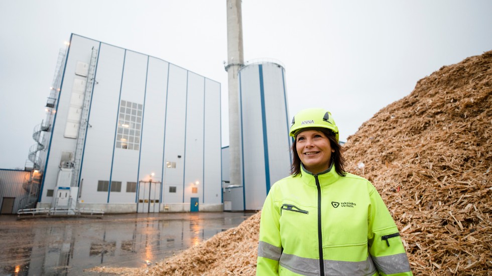 Anna Axelsson är affärsenhetschef på Tekniska verken i Katrineholm. Här produceras el och fjärrvärme.