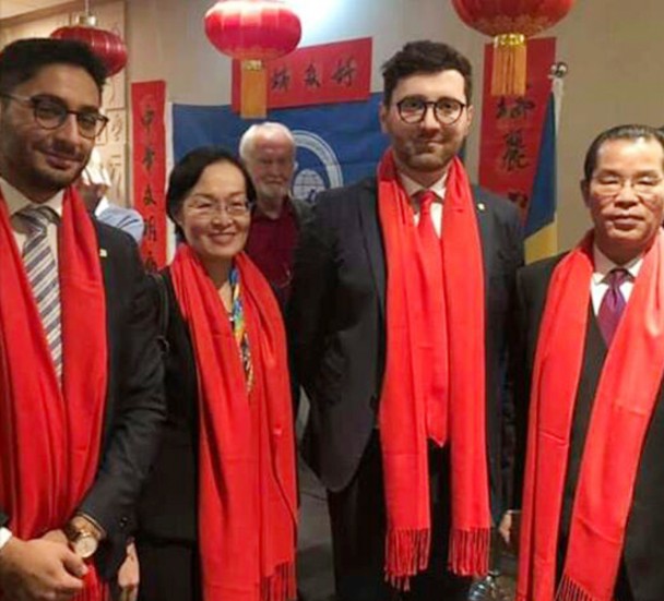 Daniel Smirat och Nihad Zara träffade den kinesiske ambassadören Gui Congyou och hans fru vid ett besök i Luleå i februari.
