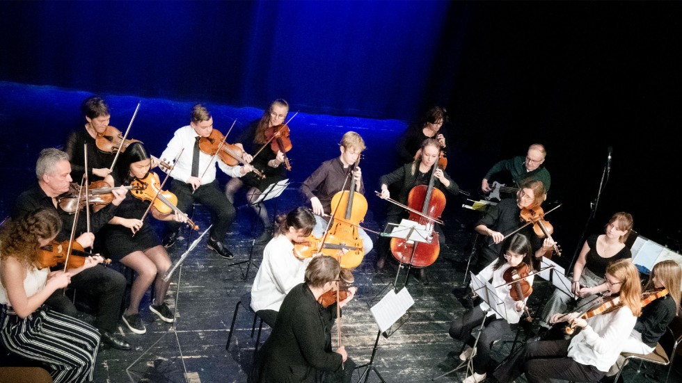 På konserten i söndags eftermiddag fick Vivaldiensemblen från Kulturskolan spela med de fyra gästande proffsmusikerna från Klarakvartetten i två stycken efter paus.
