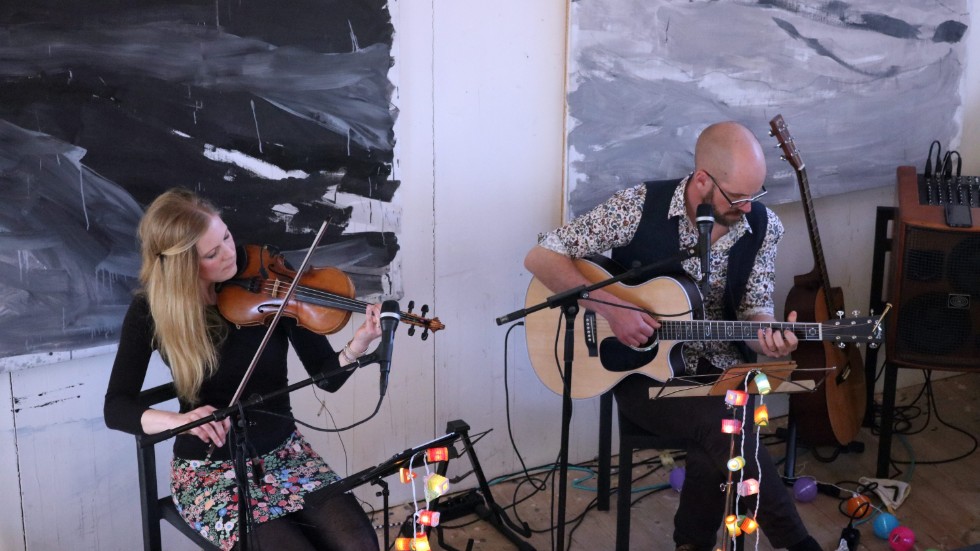 Gruppen består av Sofia Fälth och Erik Zentio. På lördag spelar de i Hägerstad gamla kyrka.