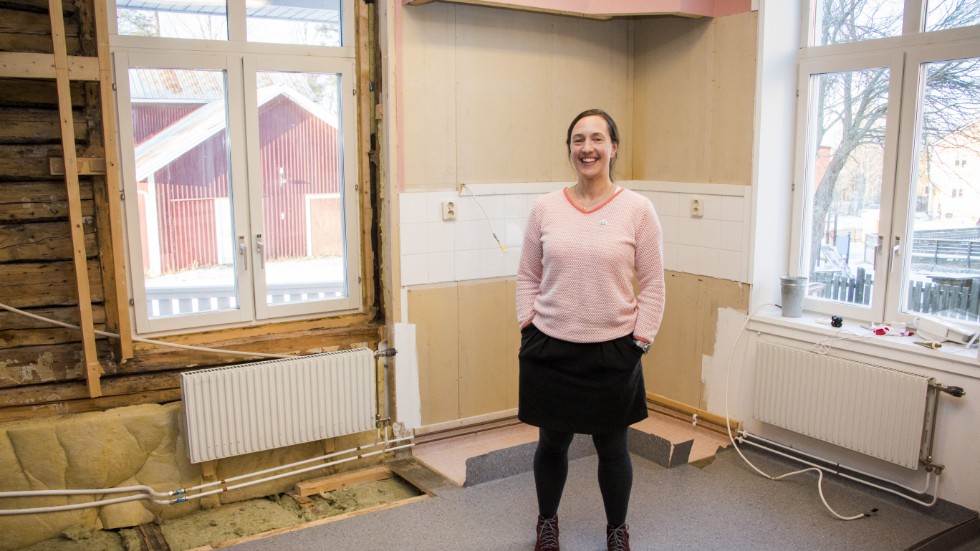 Diakonen Maria Andersson är glad över att församlingsgården ställs i ordning igen.