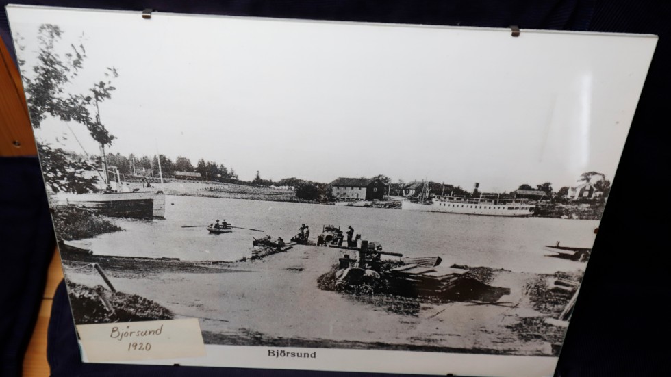 Björsund för nästan exakt 100 år sedan. På den tiden trafikerade ångfartygen vattnen regelbundet. 