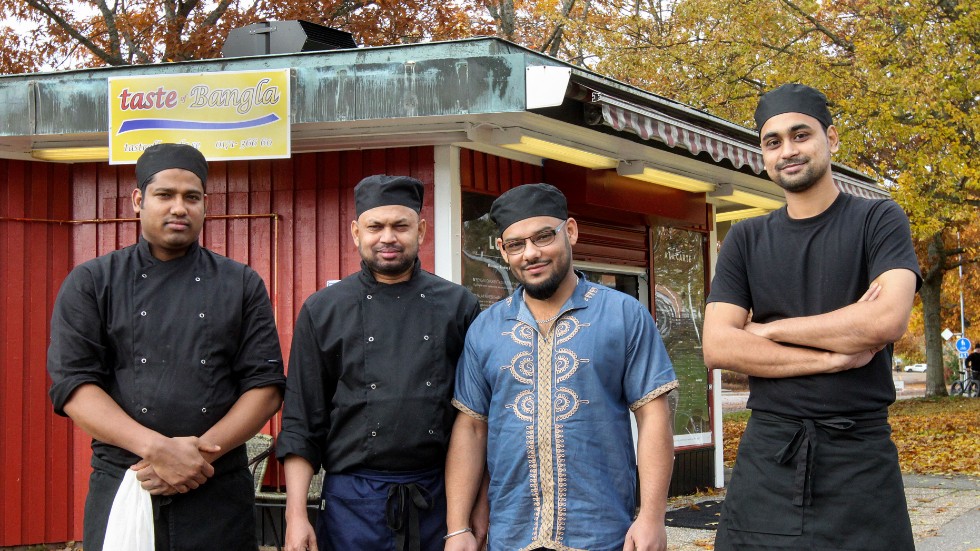 ”Fanna är ett fint läge med många bostäder”, säger Sanna Ulla som på fredag öppnar restaurangen Taste of Bangla i Enköping. Från vänster Rafik, Abdur Razzak, Sanna Ulla och Reza.
