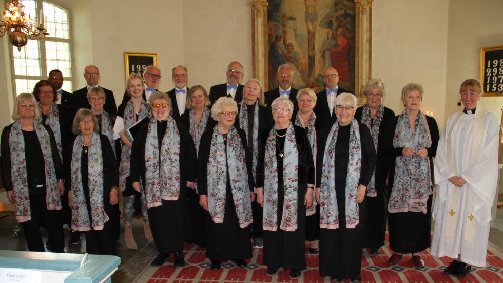 Här är Valdemarsviks/Gryts kyrkokörer i all sin prakt. På söndag fyller de 210 år tillsammans.